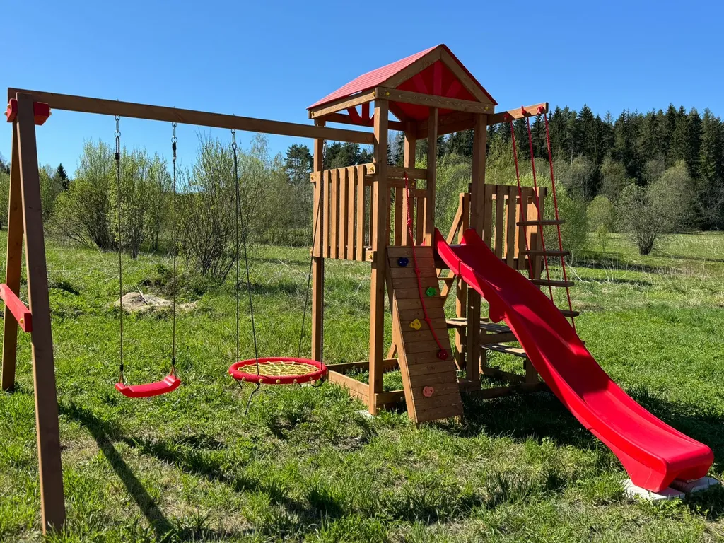 Большой дом с видом на озеро, 3 спальнями, сауной и настольным футболом