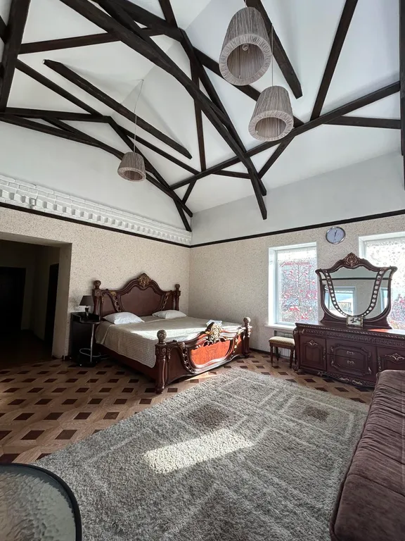 Роскошный номер для пар и семей с детьми, с балконом, кухней и диваном