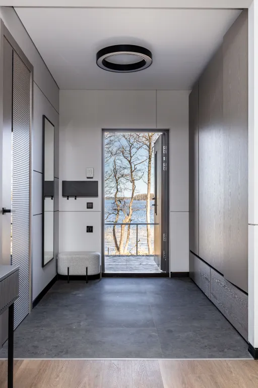 Коттедж на берегу озера с сауной