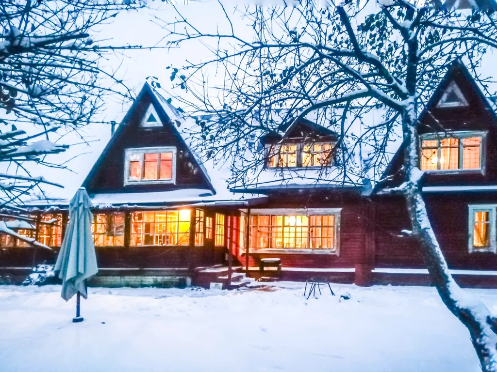 Просторный дом с баней в тихой деревушке у реки