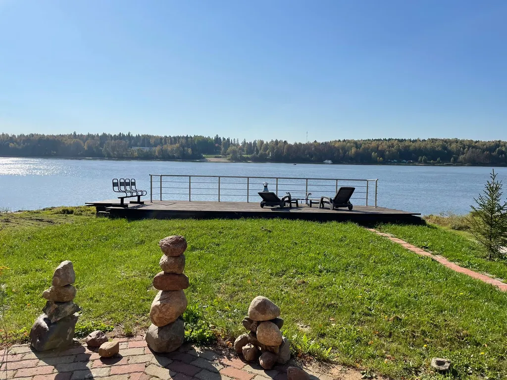 Дом на берегу реки Волга