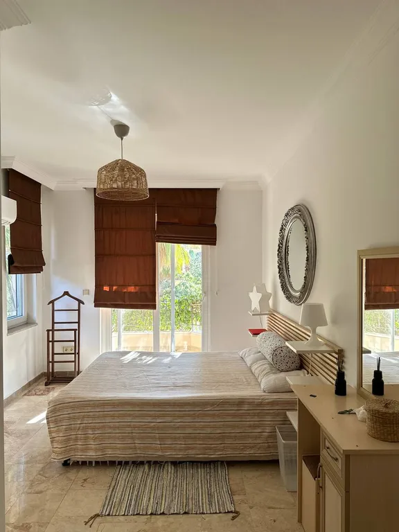 Современная вилла 3+1 с бассейном рядом с пляжем