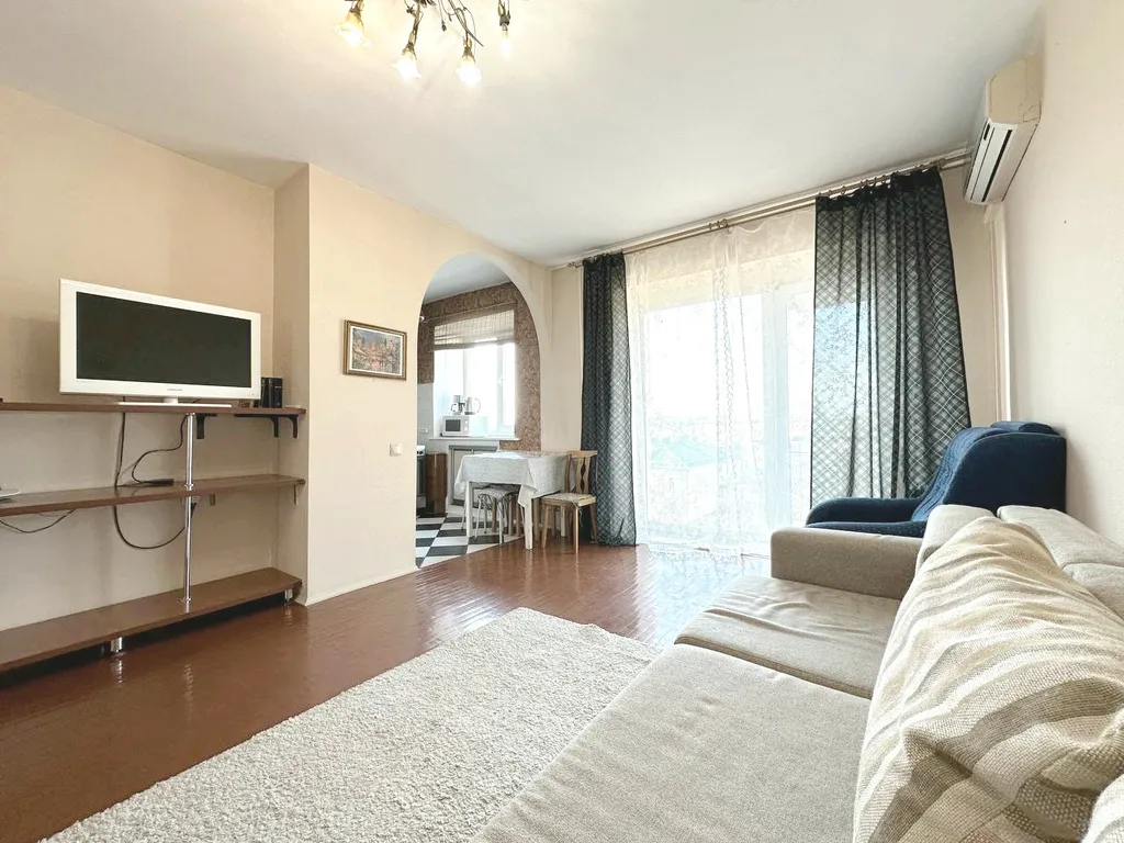 2-комнатная квартира в центре на Кирова рядом со стадионом Химик