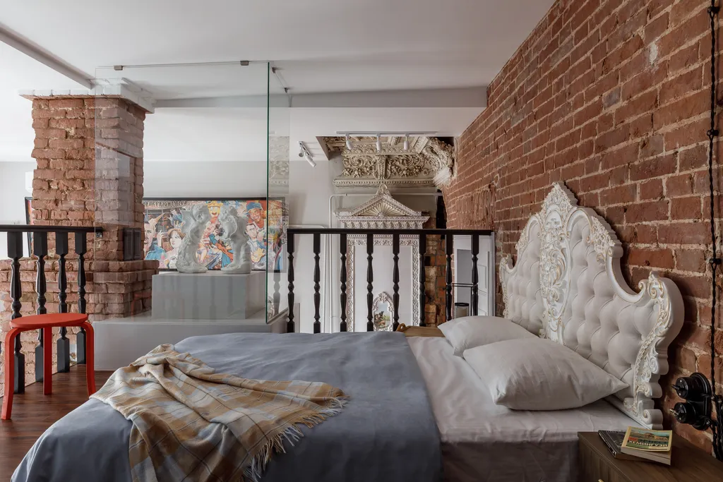 Высокий лофт в центре напротив Мариотт