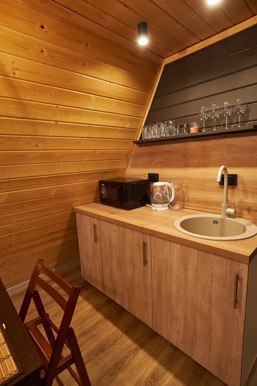 Коттедж A-frame дом рядом с озером — Светлое