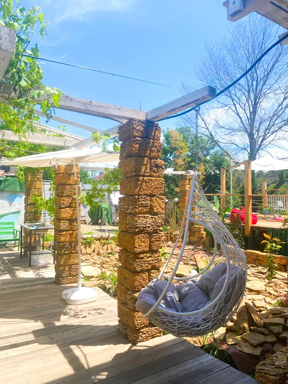 Дом с подогреваем бассейном, зоной отдыха в самом центре Новороссийска