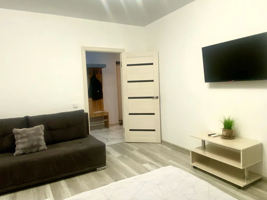 Панорамный огромный 2-х комнатный номер в новом ЖК, парковка