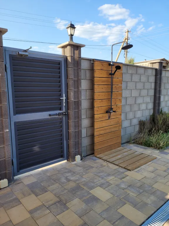 Новый комфортный чистый дом с террасой и видом на море