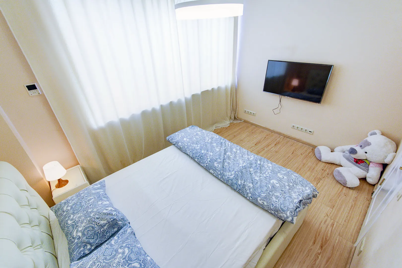 2nd bedroom with 1 queen-sized beds 1,6м  2й Спальни с 1 кровати 1,6м