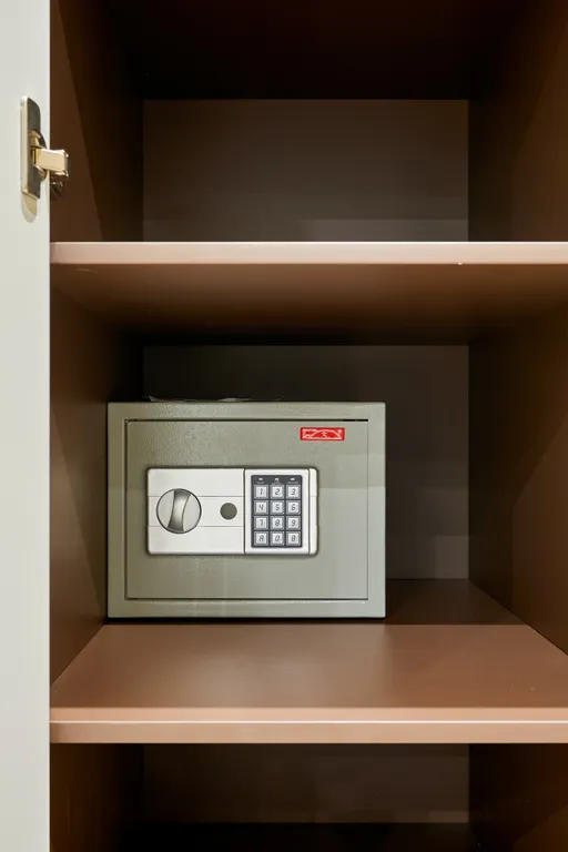 Полулюкс с кроватью размера king-size видом на озеро