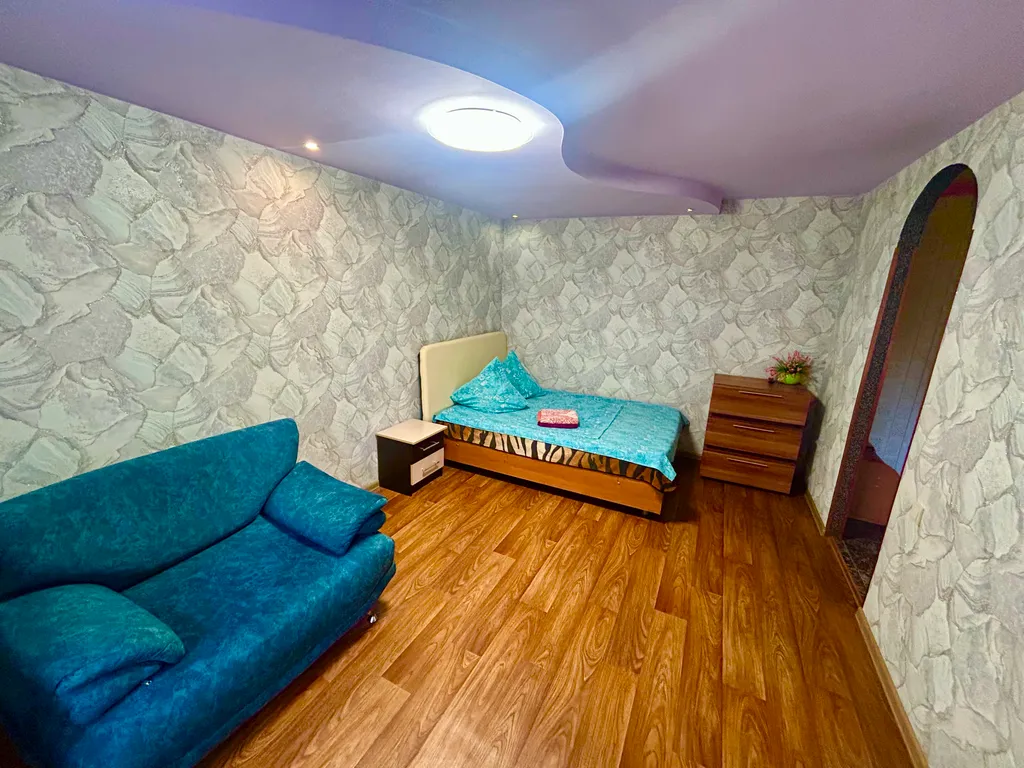 Хорошая квартира присутствие всей инфраструктуры в шаговой доступности — аренда посуточно в Саратов