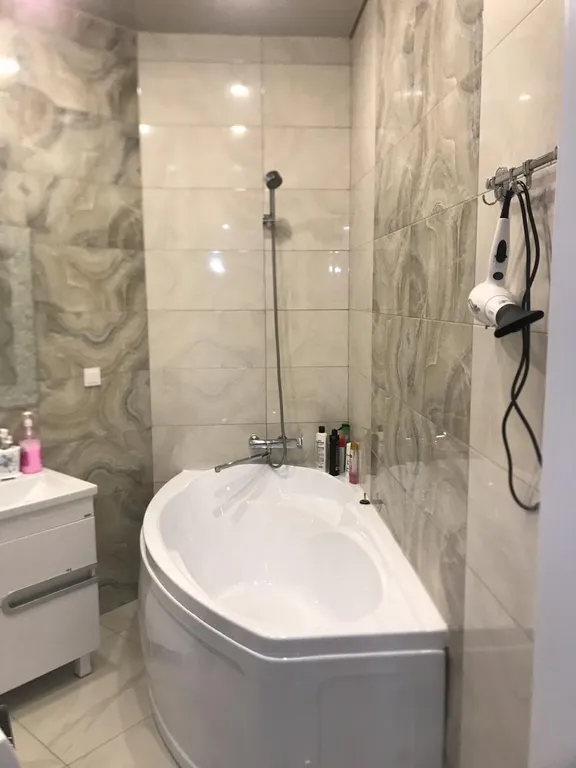 Квартира Дизайнерская квартира у моря с жёлтым диваном — Махачкала