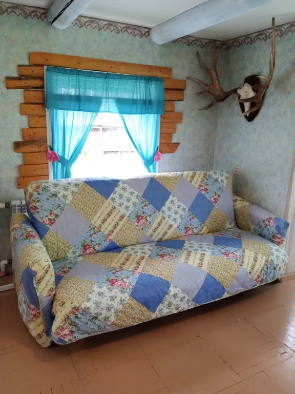 Уютный дом у пруда