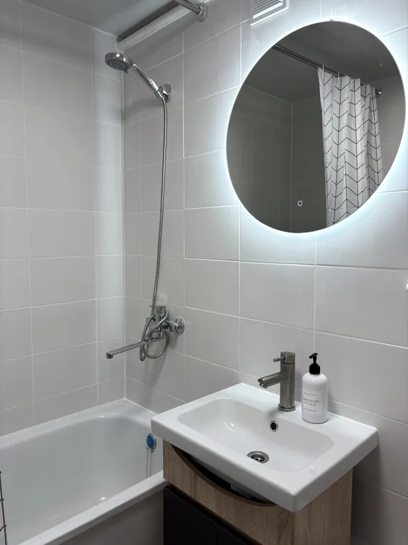 Современная светлая квартира с новым ремонтом