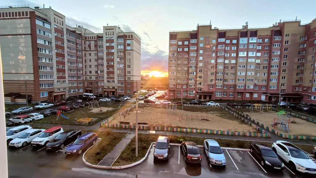 Уютная новая квартира с видом на закат