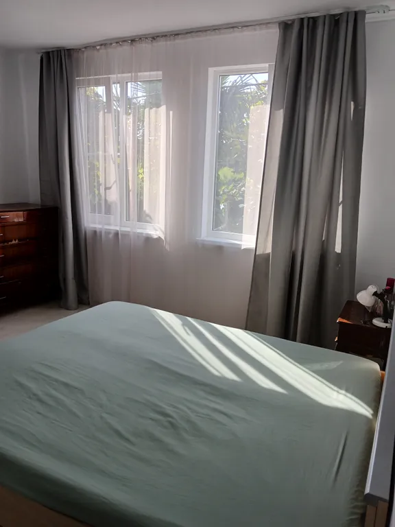 Дoмик с зеленым садом