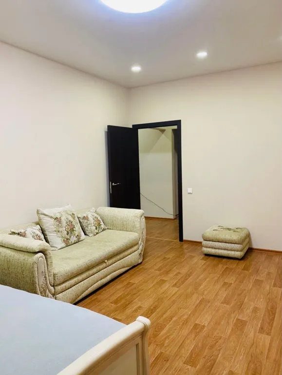 Большая квартира возле ТЦ Аура