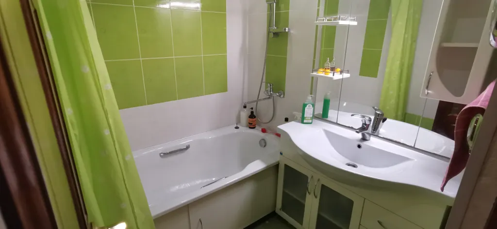 Коттедж Часть дома в частном на первом этаже с большим бассейном — Волгоград