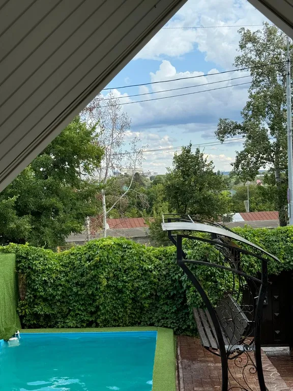 Коттедж на набережной с бассейном