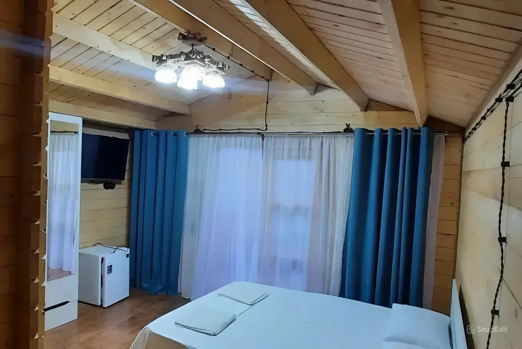 Эко-домик у моря на белых скалах