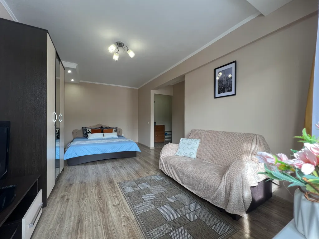 Теплая 1-к кв рядом с жд вокзалом. Не берем оплату за финальную уборку