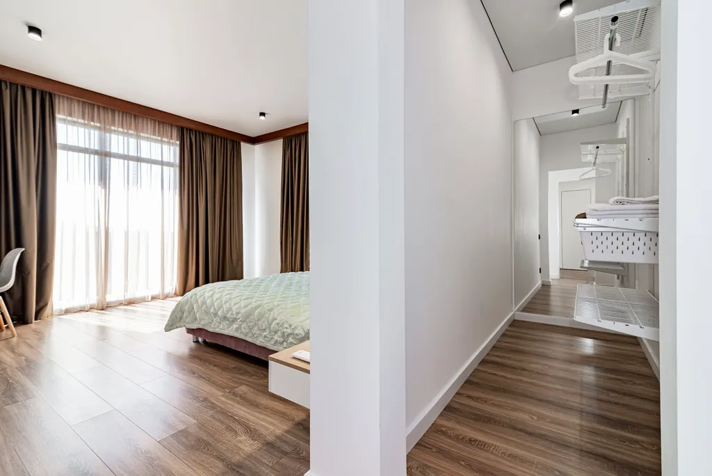 Стильный дом с теплым бассейном и сауной