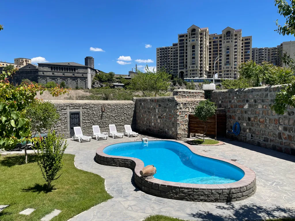 Шикарный дом в центре с бассейном