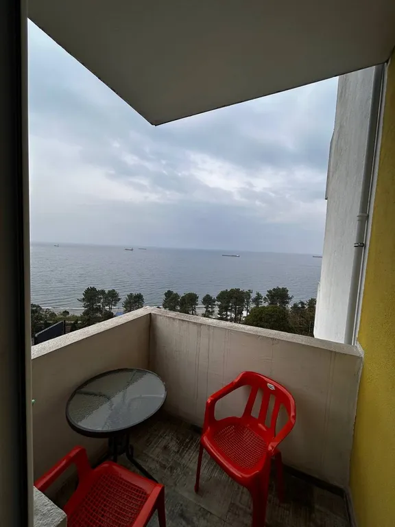 Просторная студия с двумя балконами на море и горы