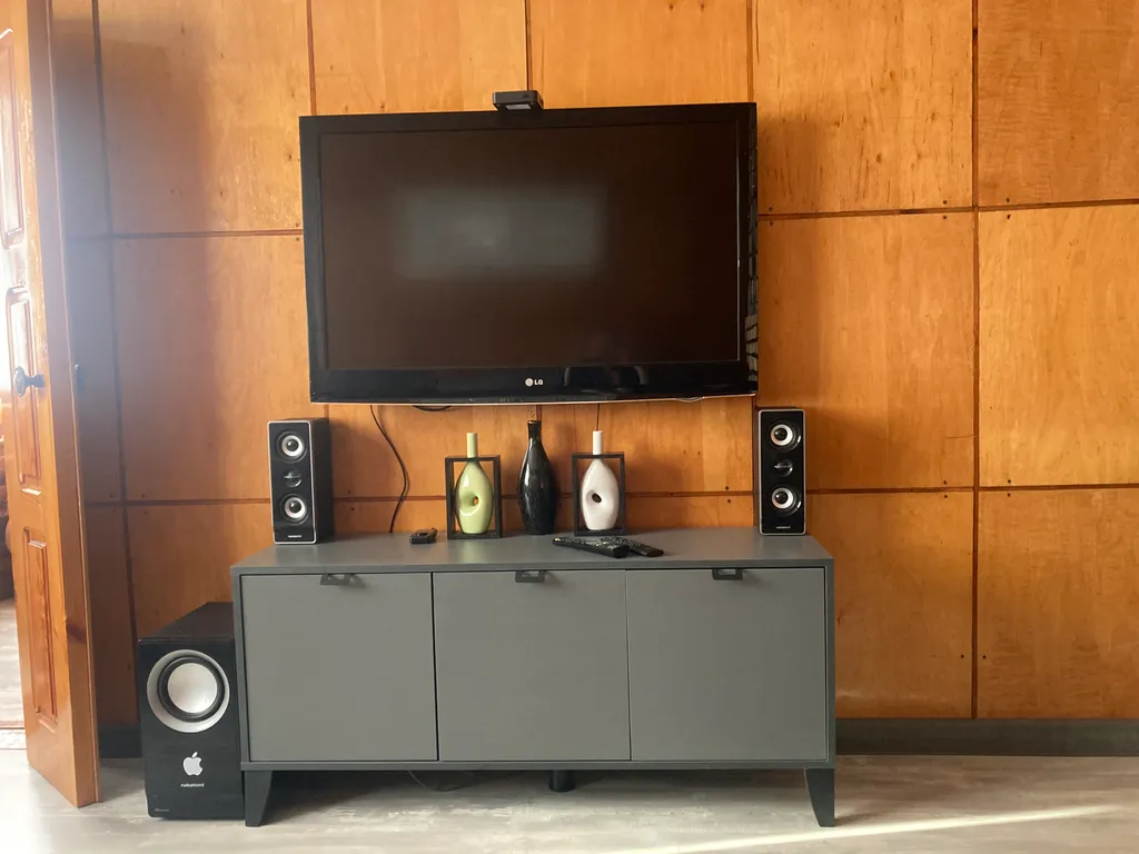 Чудесный дом на берегу реки