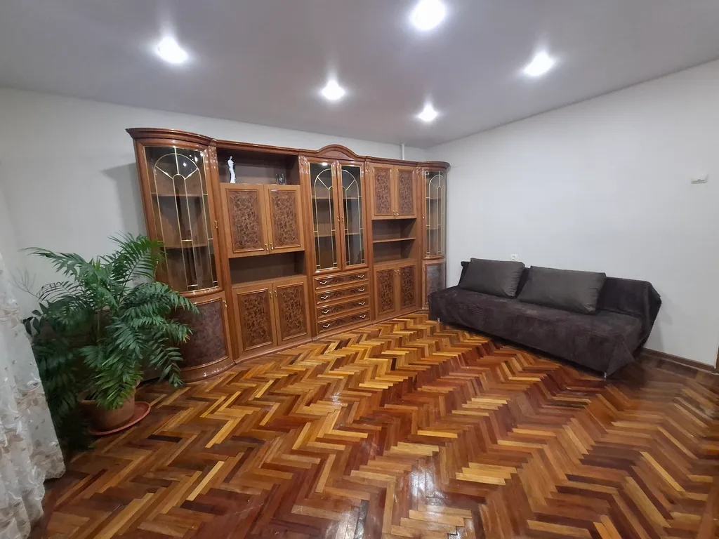 Тихий уютный дом вдали недалеко от центра, рядом с Московским вокзалом