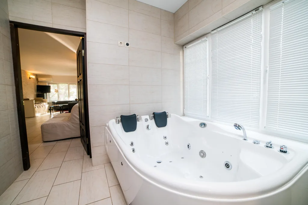 Коттедж 3-комнатный Дом — Кучугуры