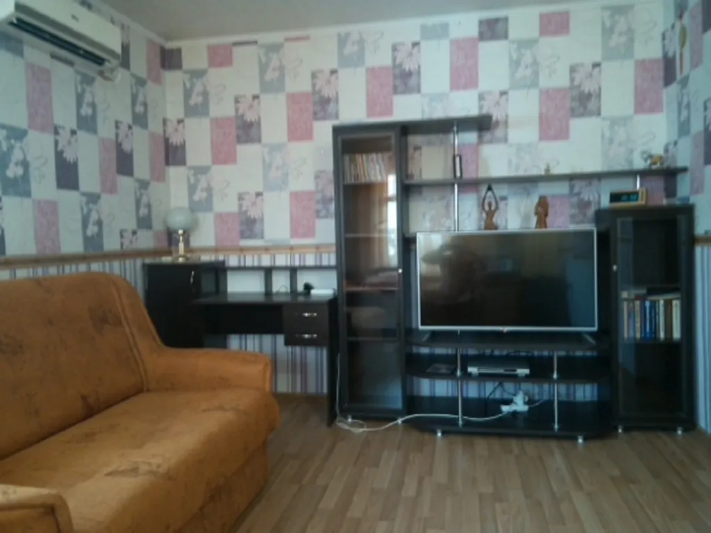 Большой дом-дача с двором, бассейном, беседкой, мангалом