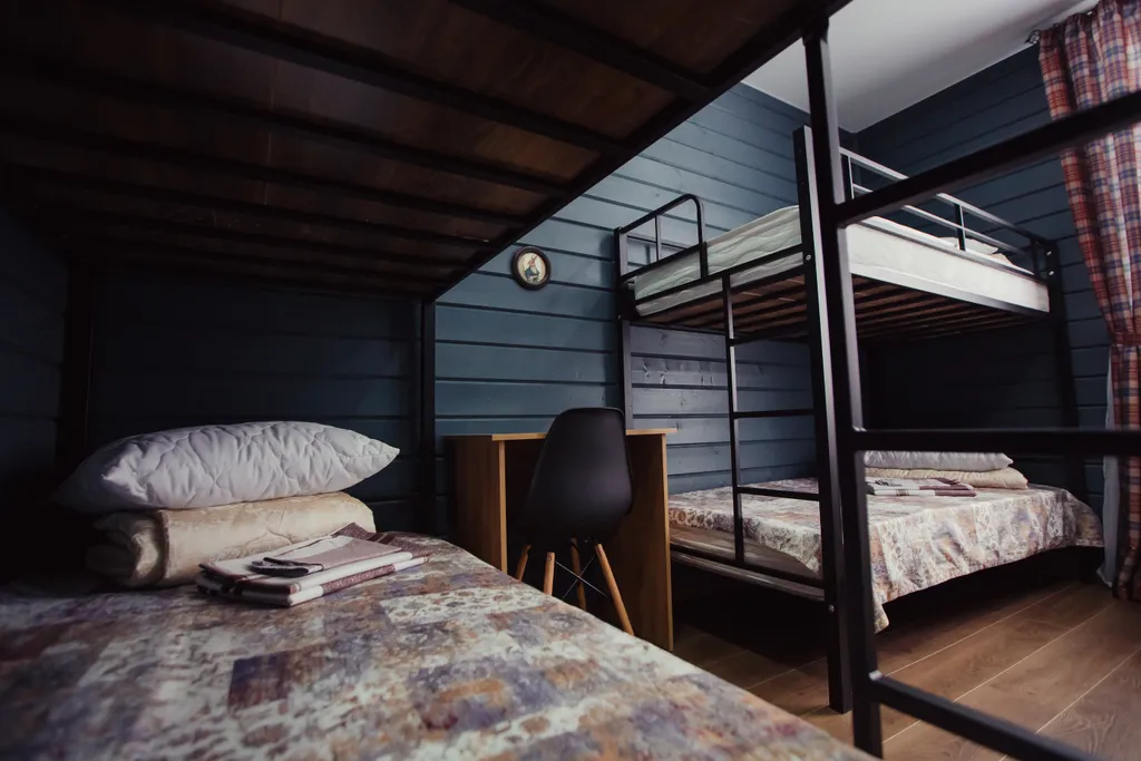 Большой панорамный коттедж в английском стиле с видом на озеро