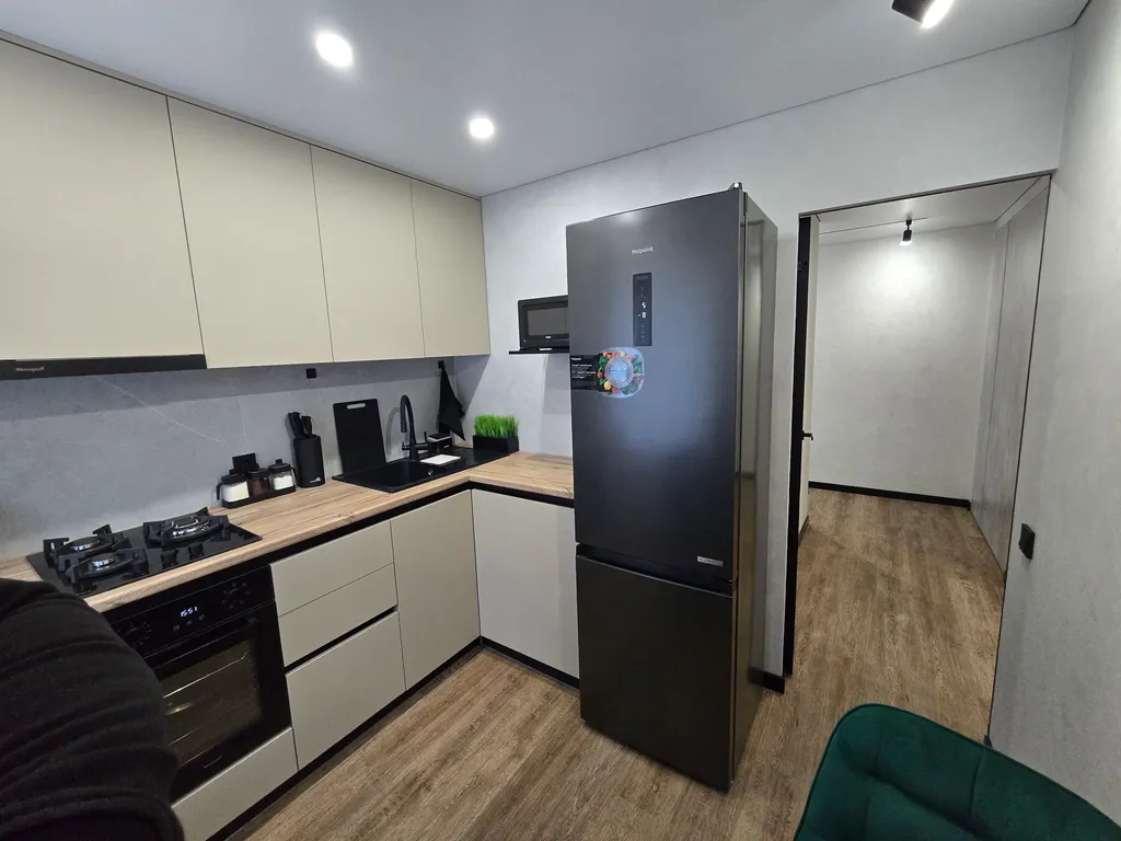 Квартира с дизайнерским ремонтом в центре города, площадь с голубями