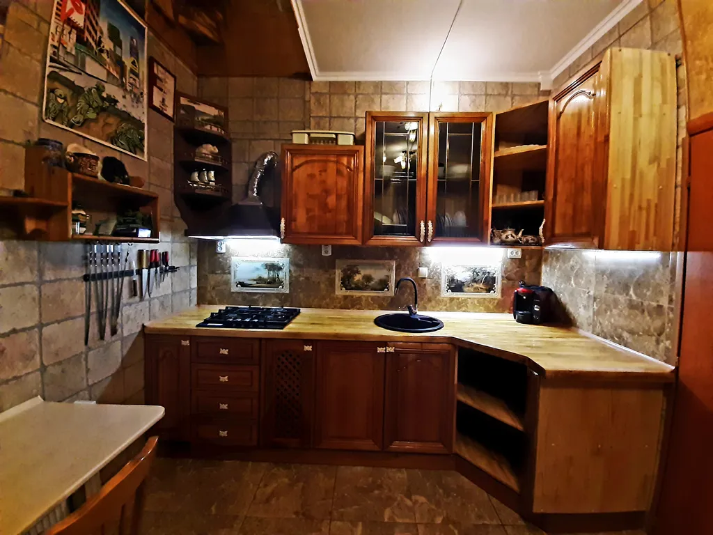 Дом с бассейном недалеко от моря