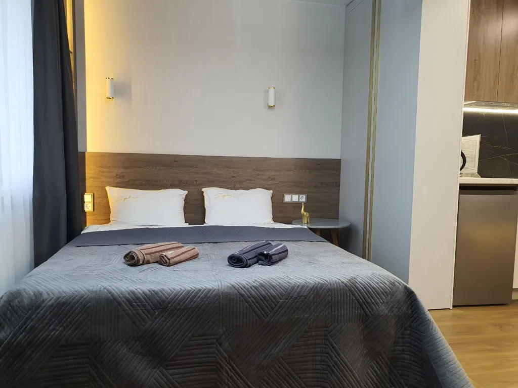 Уютная дизайнерская квартира с прекрасным видом из окна