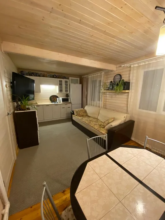 Загородный дом с баней в километре от прекрасного города