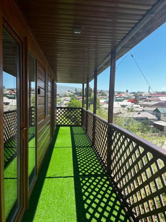 Домик с видом на горы