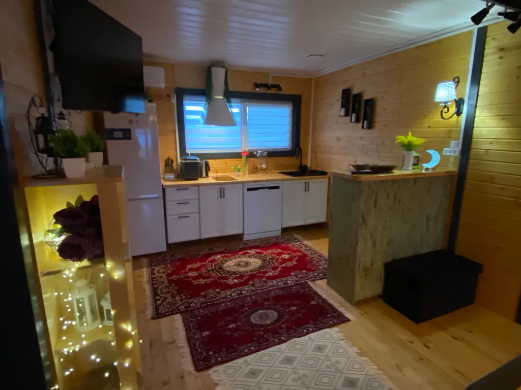 Отдельный дом со своей территорией, с баней, с мини бассейном