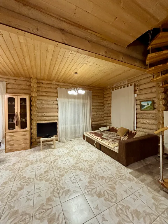 Уютный двухэтажный загородный дом с видом на Свиягу