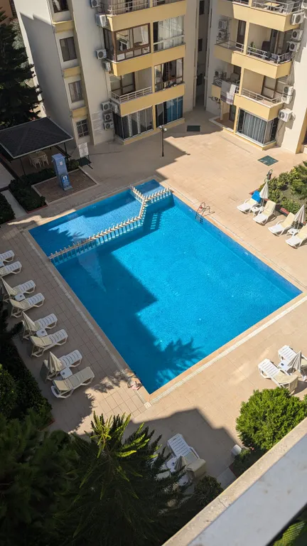 Стильная квартира в комплексе с бассейном рядом с морем