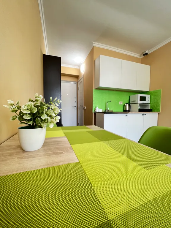 Зеленая студия на море