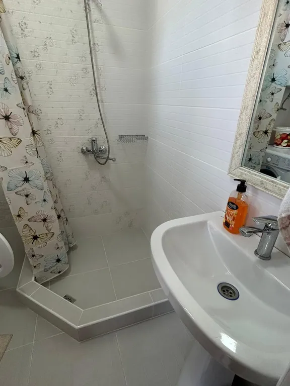 Новый уютный домик в сельской местности из двух комнат для отдыха