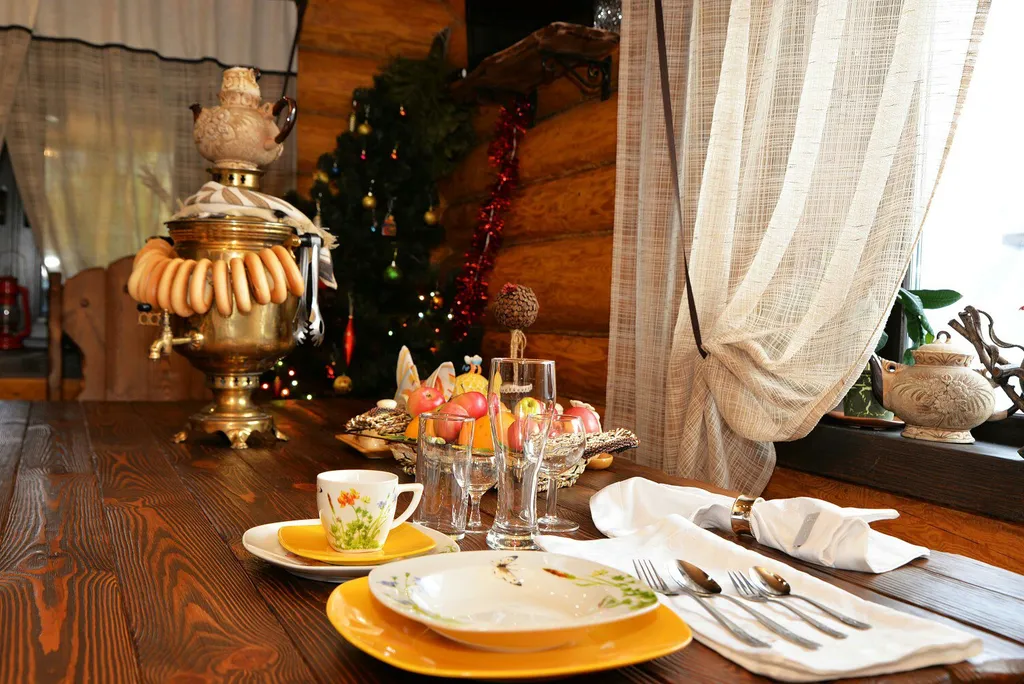 Уютный гостевой дом из бревна с видом на сад