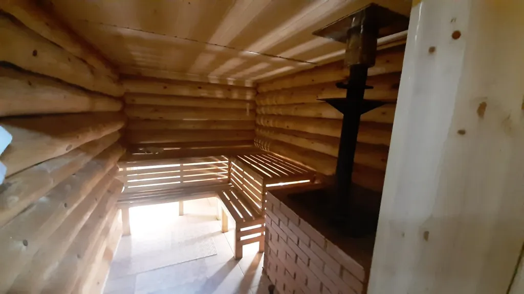 Уютный срубовой дом возле леса с тремя озёрами