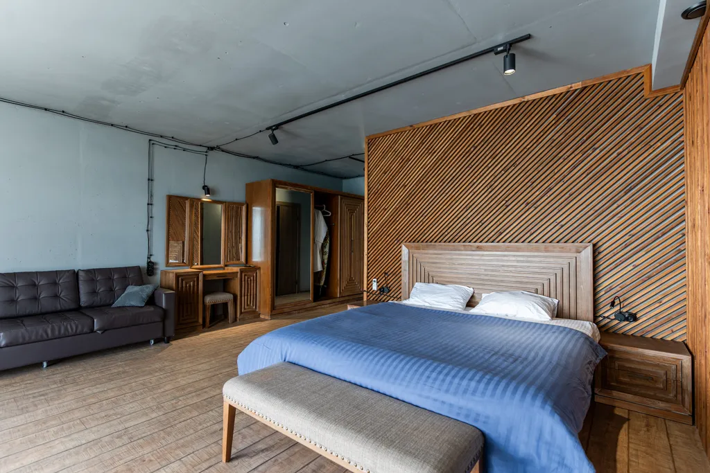 Эллинг на берегу моря