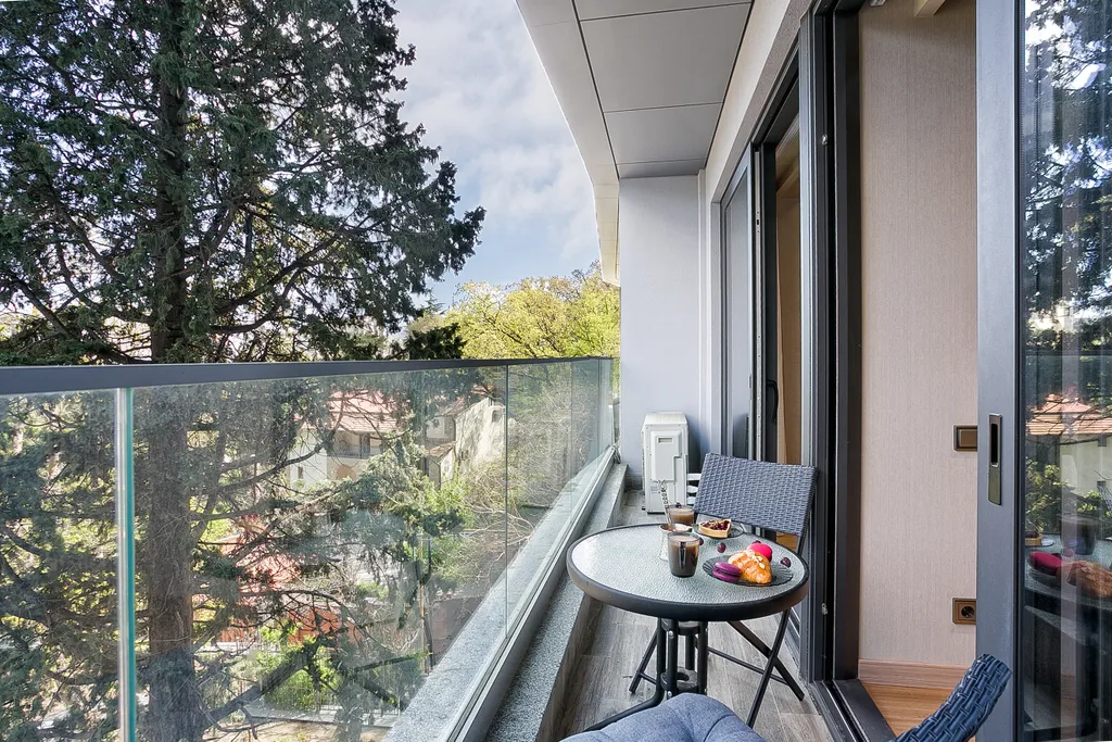 Квартира с террасой в Приморском парке с видом на лес и море