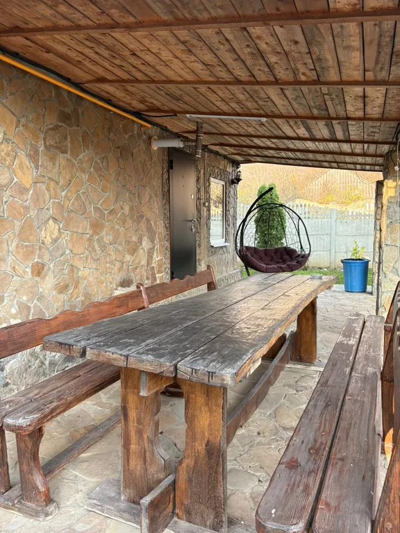 Домик у реки Дах с видом на горы