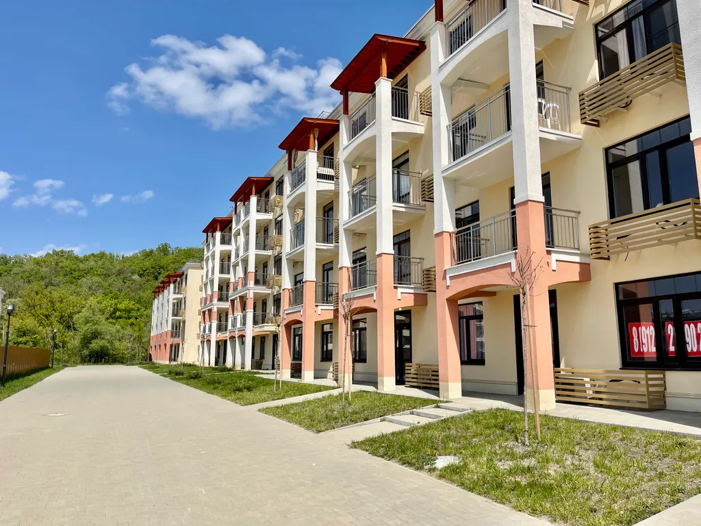 Уютная квартира с отдельным входом в ЖК Кипарис