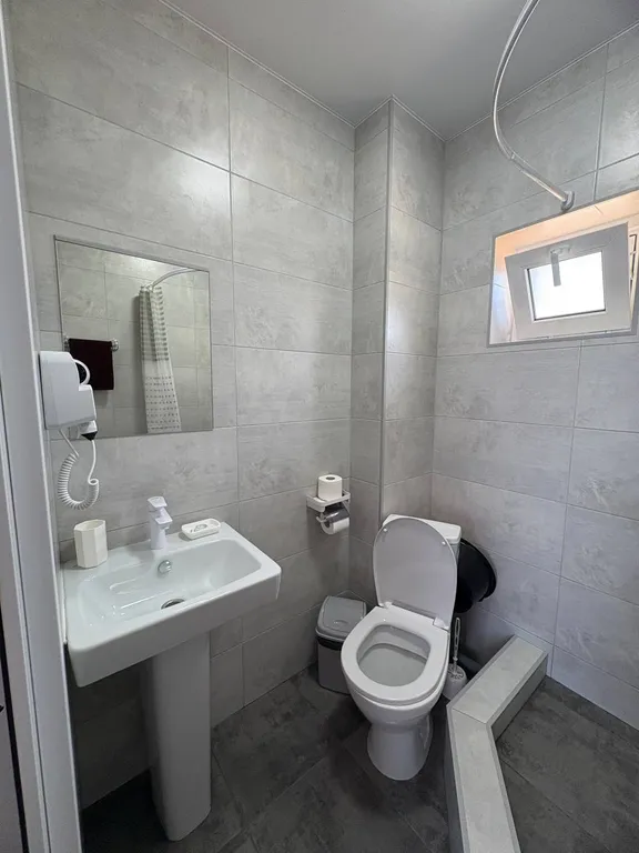 Четырёхместный номер комфорт в 100 метрах от моря